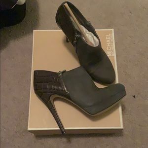 Michael Kors York bootie